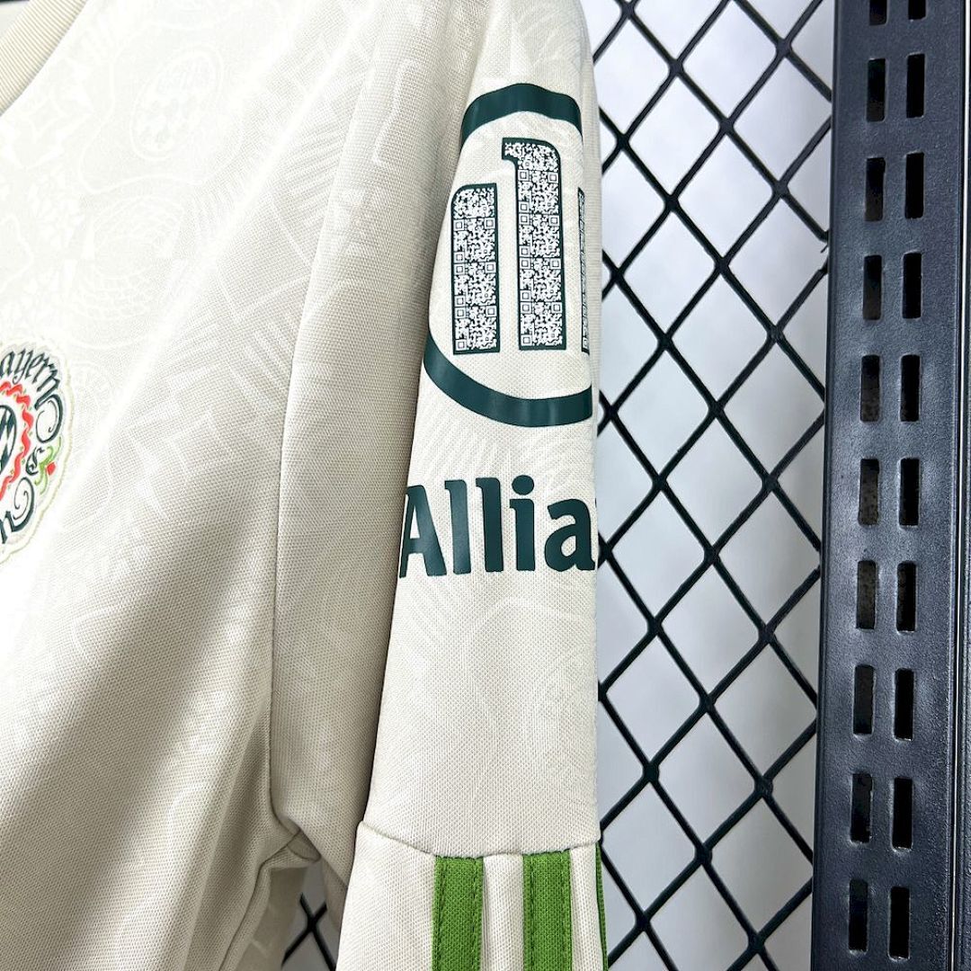 Camisa Bayern de Munique Manga Longa Edição Especial 2025/26 3
